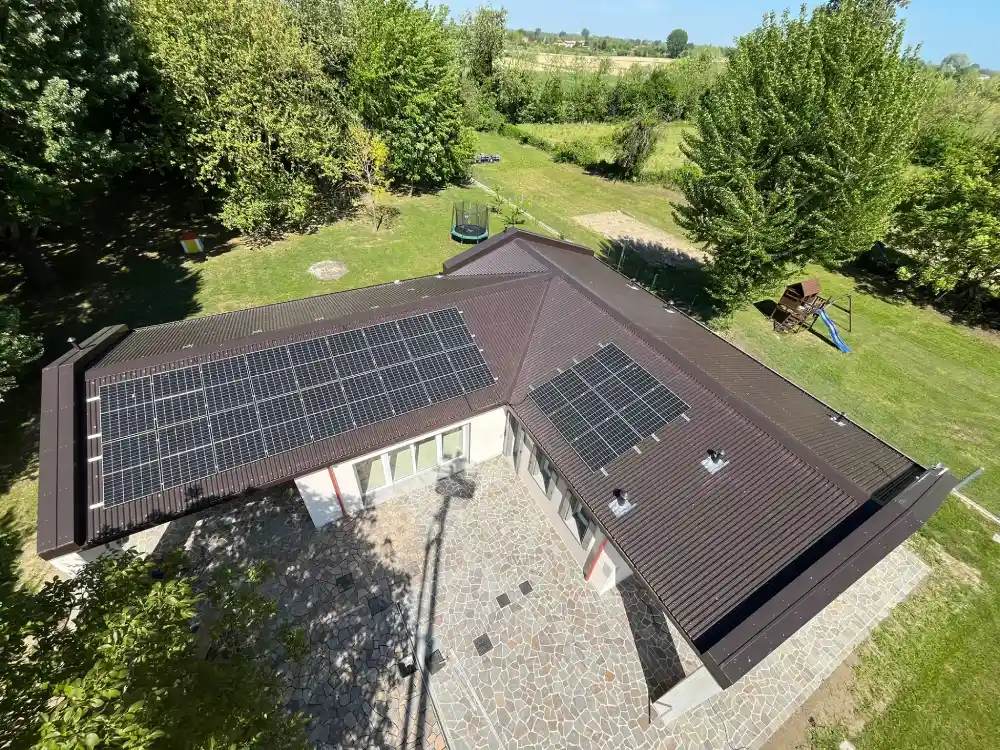 tetto in lamiera per casa di nuova costruzione